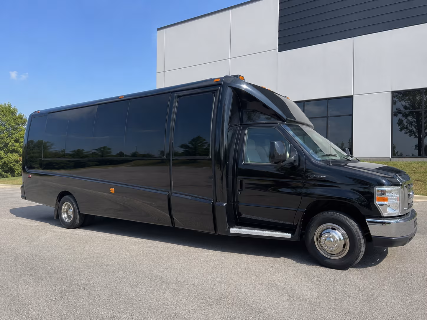 Elizabeth Birthday, Sweet 16, & Quinceañera Party Bus Rentals