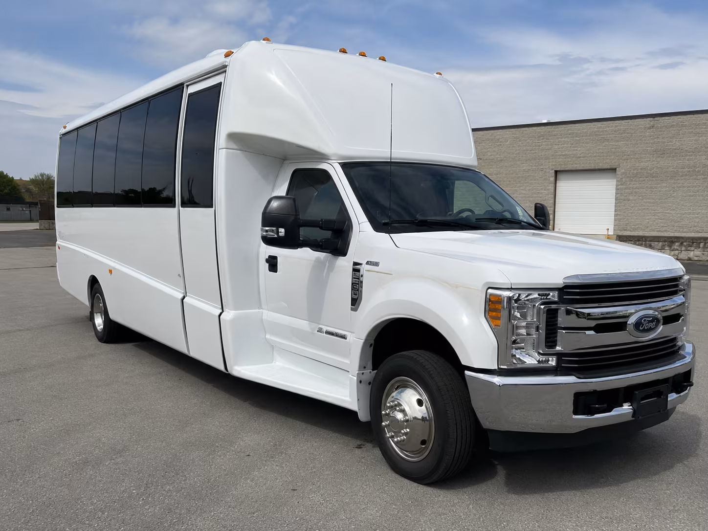 Newark Airport Shuttle & Transportation party bus exterior