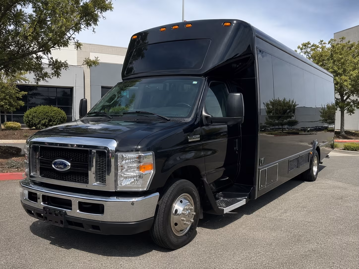 Newark Birthday, Sweet 16, & Quinceañera Transportation party bus exterior