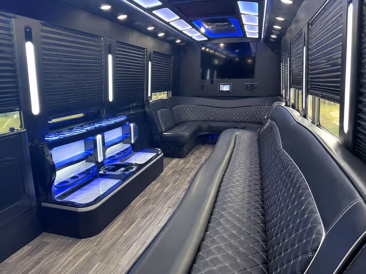Newark Winery Tour & Pub Crawl Transportation party bus exterior