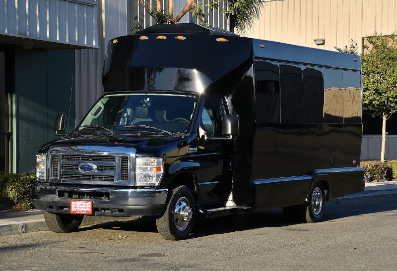 Newark 25 Passenger Party Bus